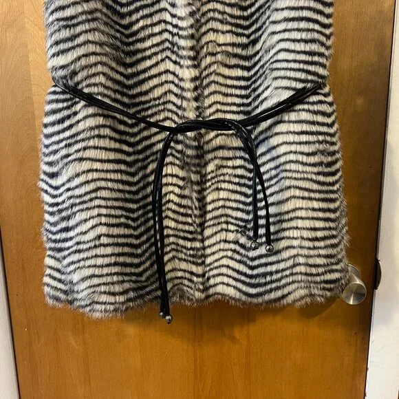Betsey Johnson Zebra Print Faux Fur Sleeveless Vest w/ Tie Waist & Pockets Large - Picture 4 of 7